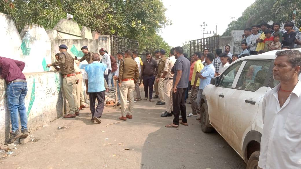 पुरानी बस्ती पुलिस कर रही है तहकीकात |